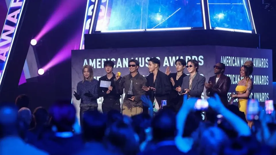 American Music Awards 2026
                                         - 
                            BTS setzen sich gegen Taylor Swift und Co. durch