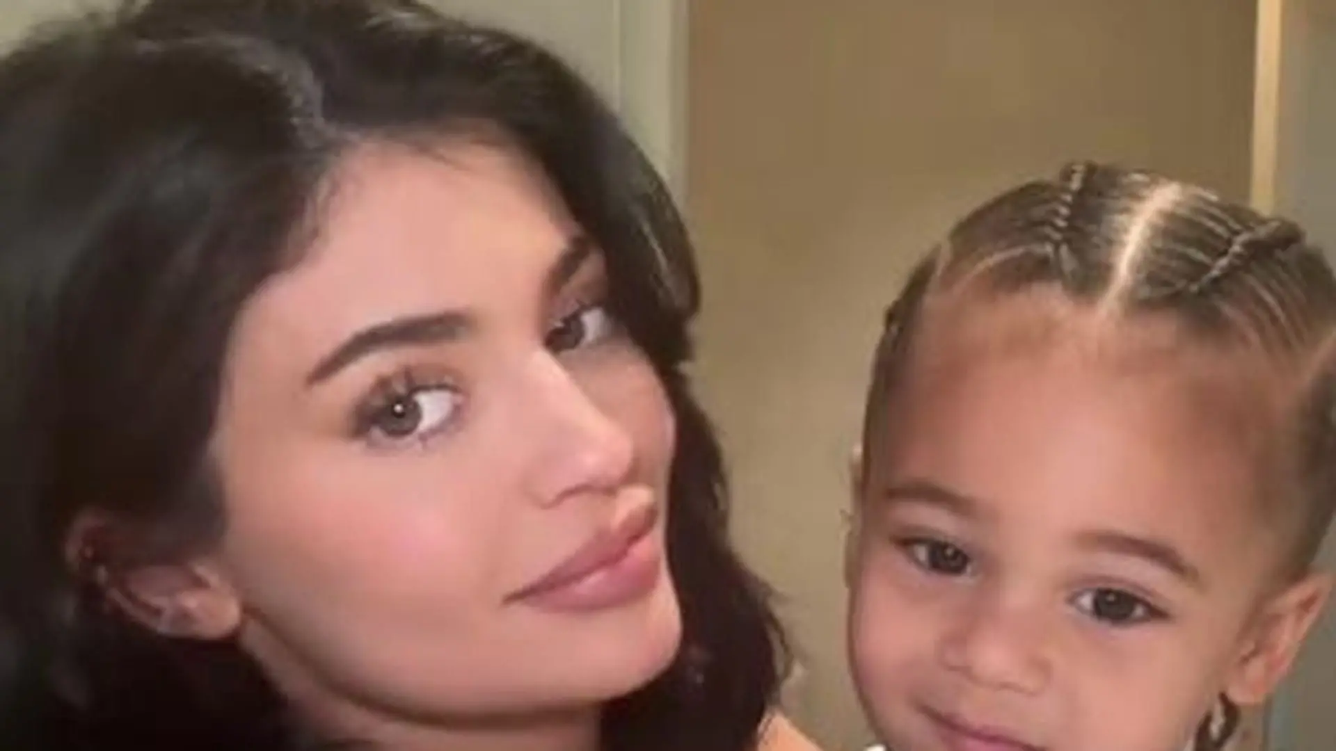 Kylie Jenner reflektiert schwierige Schwangerschaft mit Aire